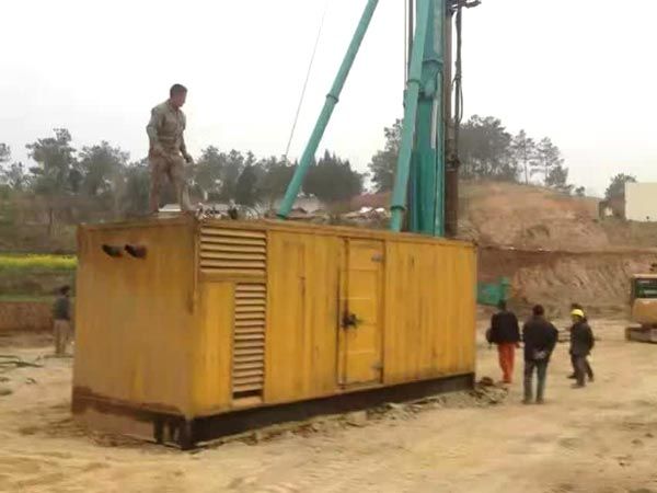 文儒镇如何判断水冷式机油散热器密封件是否需要更换？